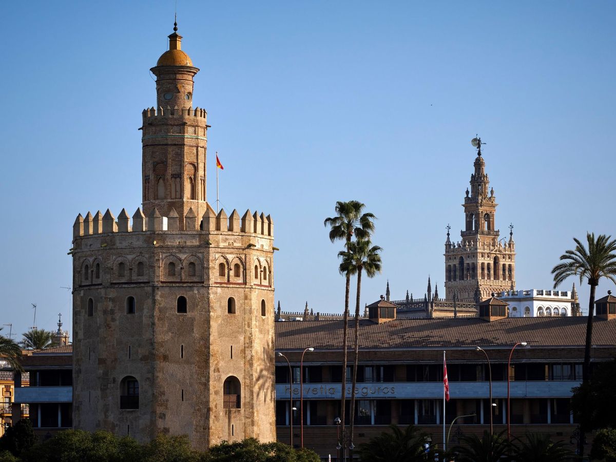 Foto: Vista de Sevilla con la Torre del Oro.  EFE / Jose Manuel Vidal.