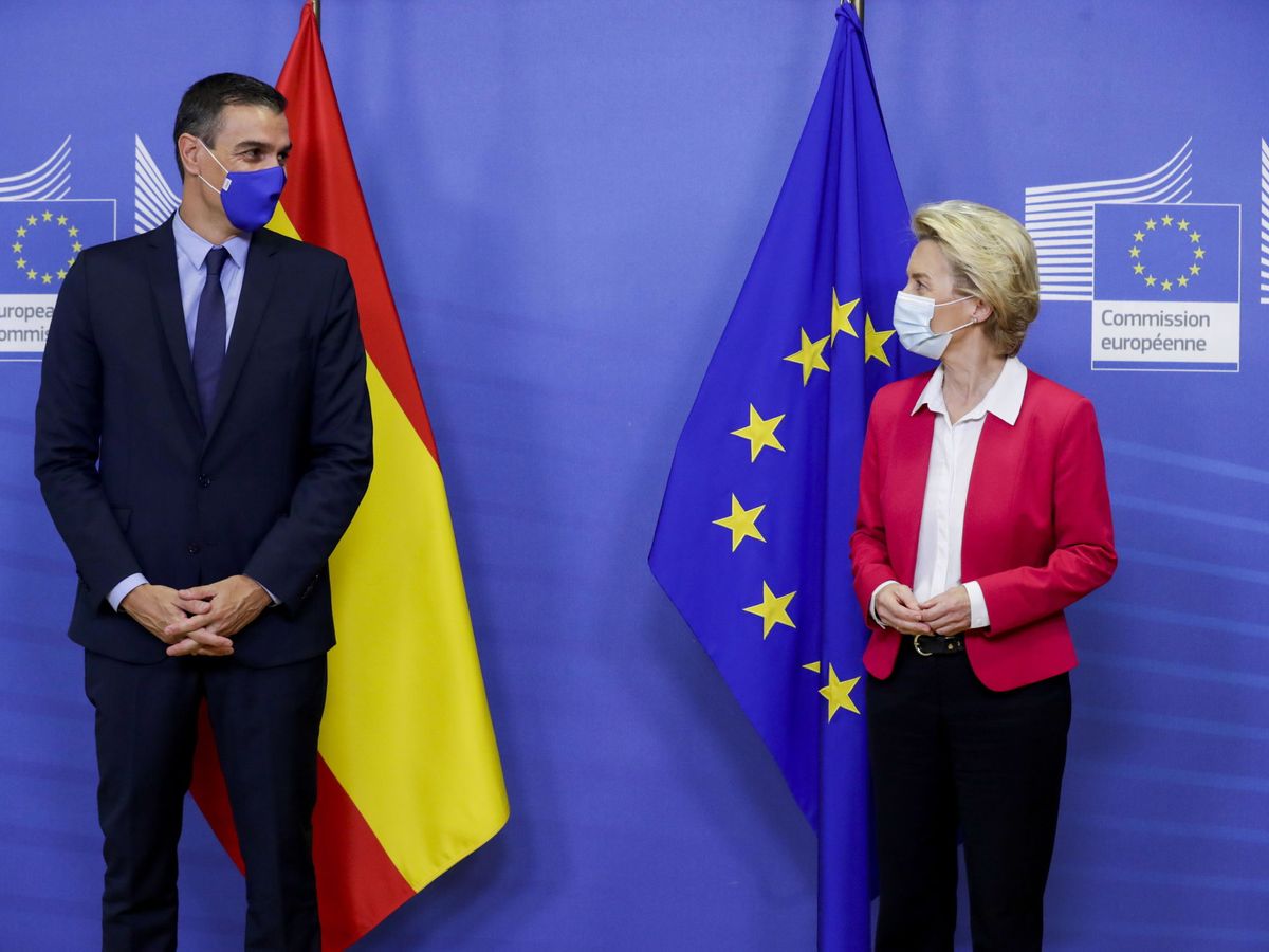 Foto: El presidente del Gobierno, Pedro Sánchez, junto a la presidenta de la Comisión Europea, Ursula von der Leyen. (EFE)