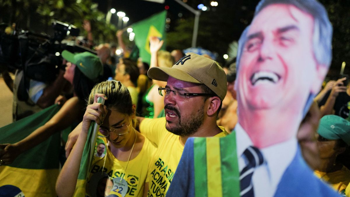 Samba brasileña para un expresidiario y un neofascista