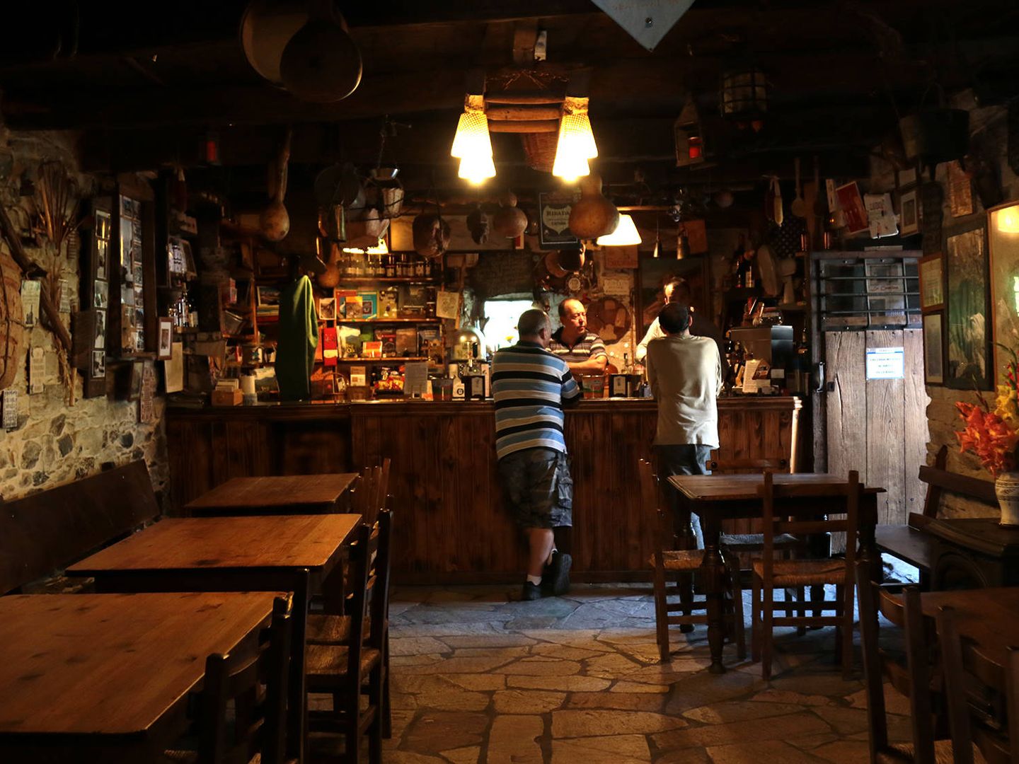 El bar de Paco, prácticamente vacío. (P.S.)