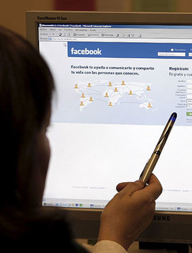 Foto: Facebook supera ya al e-mail a la hora de compartir contenido
