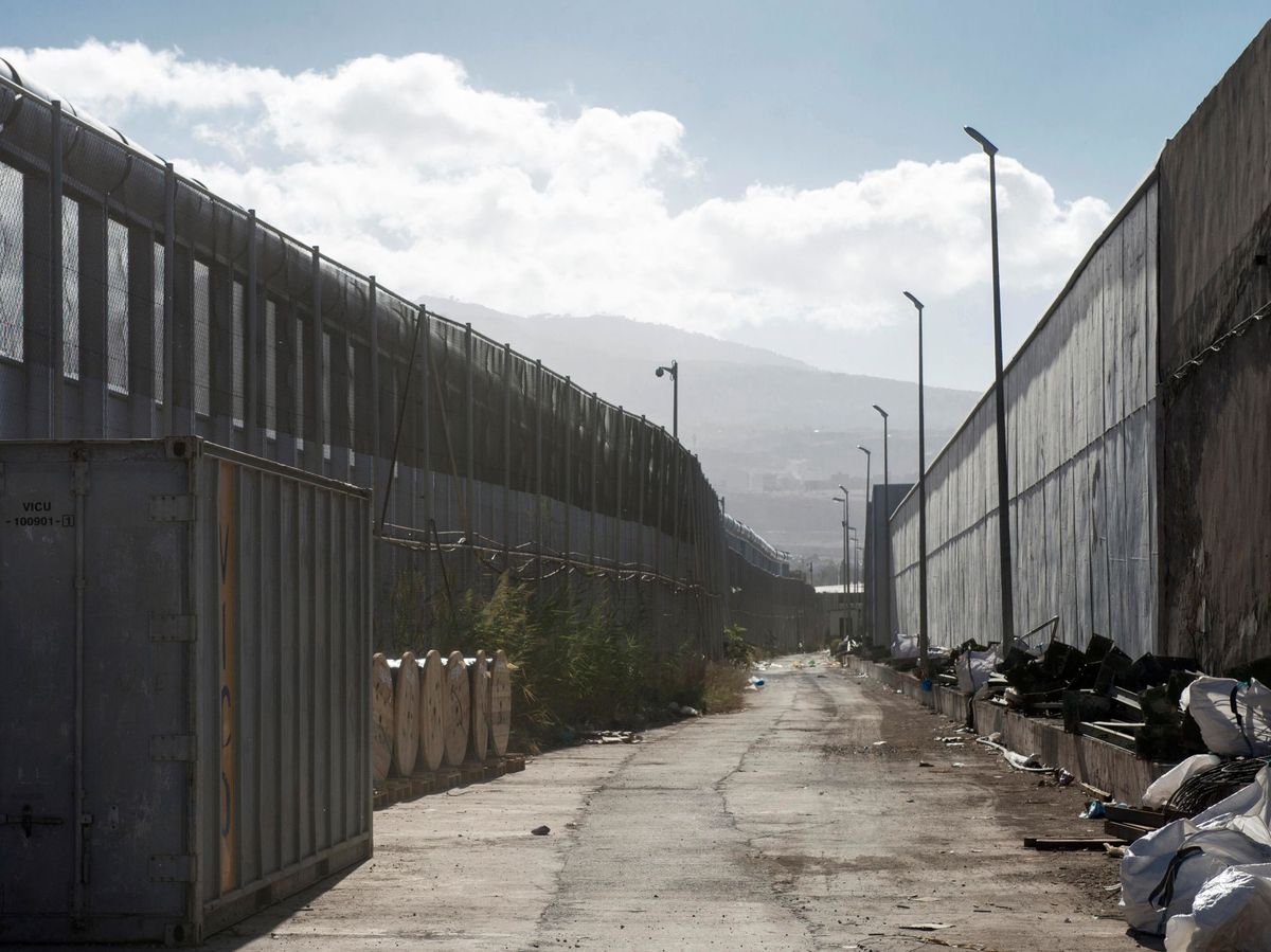 Foto: Uno de los nuevos tramos de la valla de Melilla donde alcanza los 10 metros de altura. (EFE)