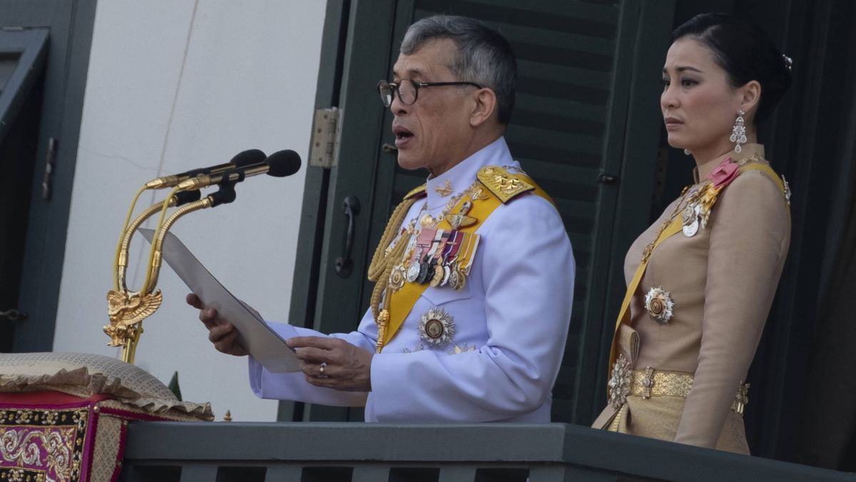 El rey de Tailandia: el escándalo de su consorte cobra una nueva dimensión
