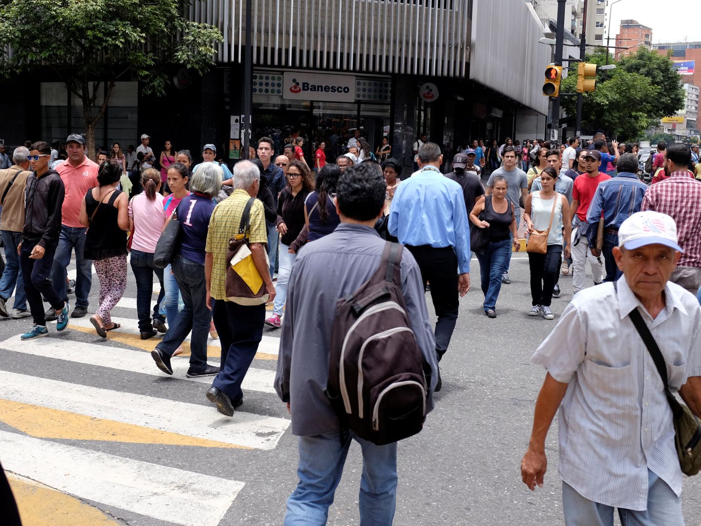 Peatones en una calle de Caracas, en agosto de 2018. (Reuters)
