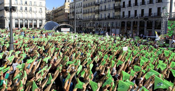 Foto: Miles de simpatizantes, en la Puerta del Sol. (EFE)