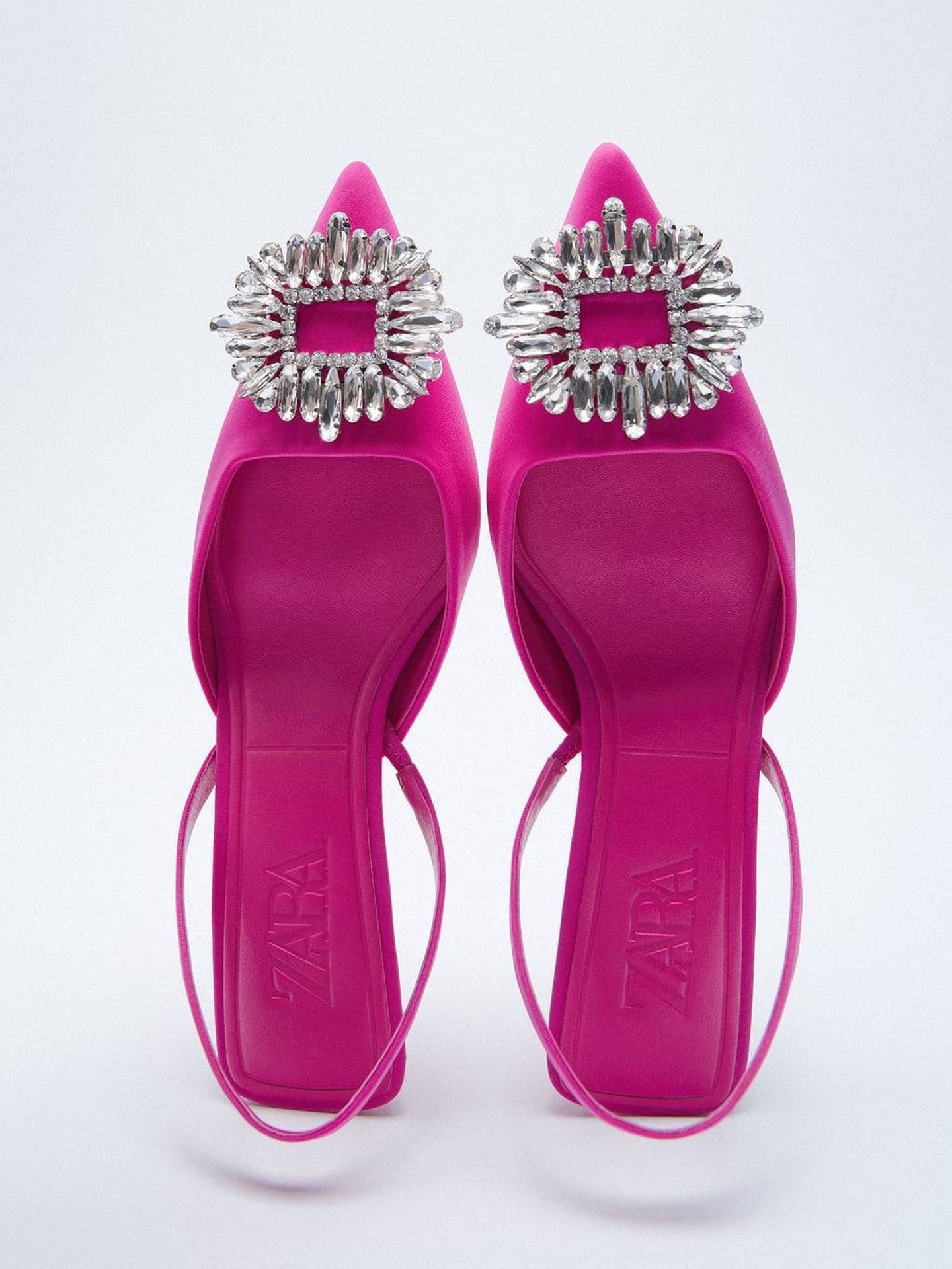 Estos mules joya de Zara visten tanto o más que sandalias strappy de tacón