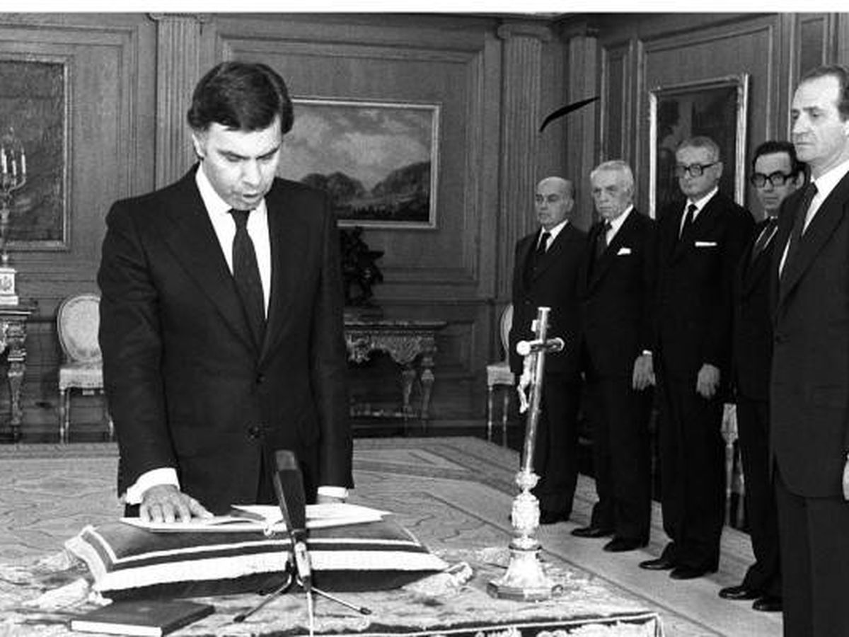 Foto: Felipe González, jurando el cargo de presidente en 1982. (EFE)