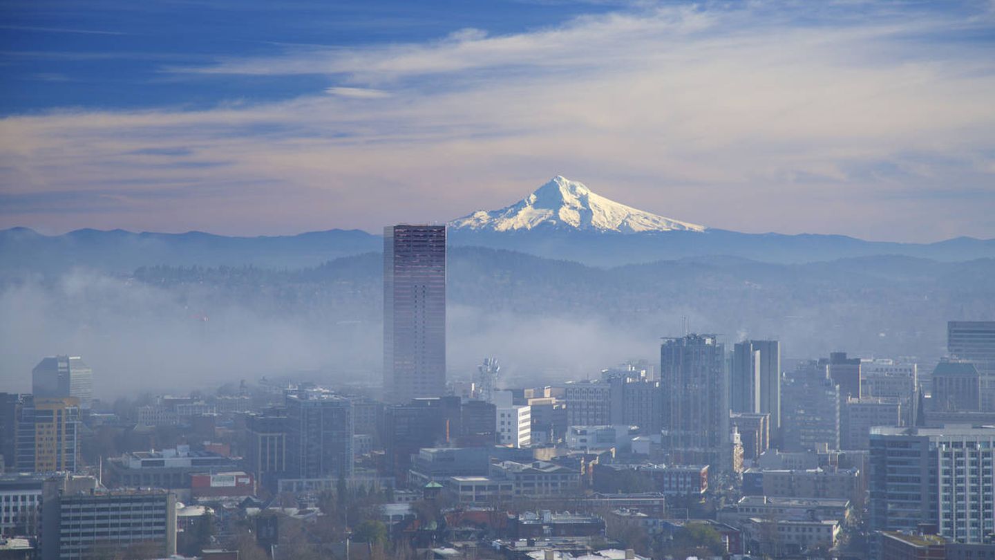 El horizonte de Portland, entre la niebla. (iStock)