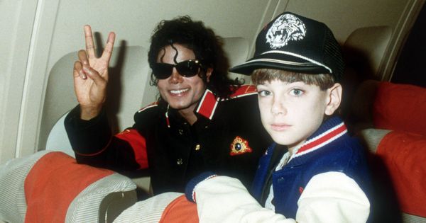 Foto: Michael Jackson y Safechuck. (HBO)
