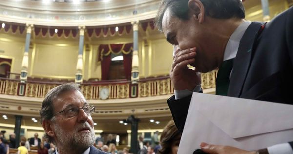 Foto: El presidente del Gobierno, Mariano Rajoy, y el coordinador general del PP, Fernando Martínez-Maillo. (EFE)