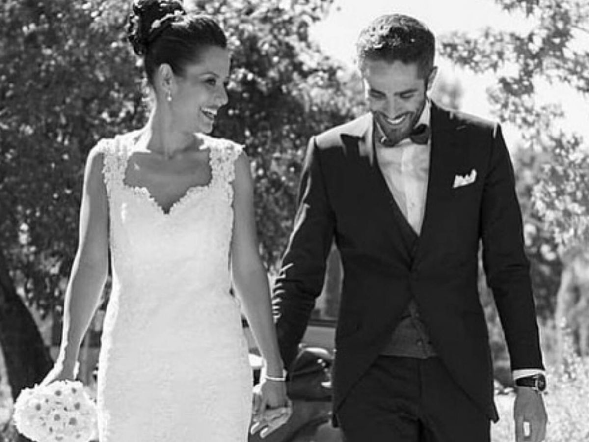 Foto: Roberto Leal y Sara Rubio, en una de las fotografías de su boda. (Instagram/@robertoleal)