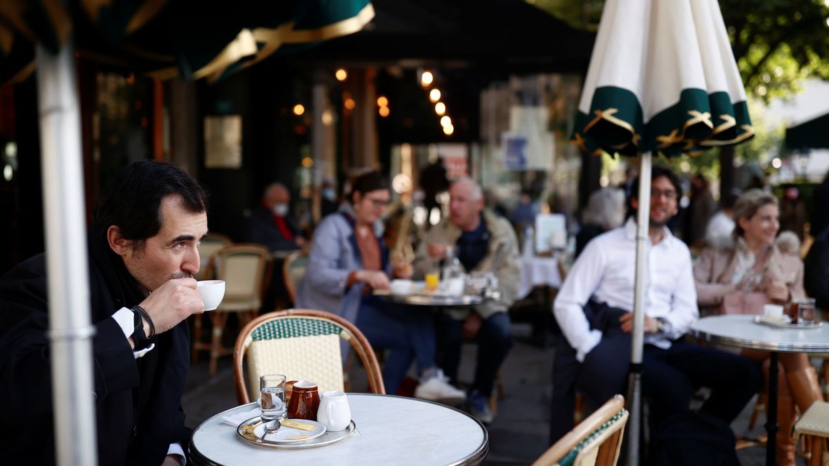 Francia reabre bares, restaurantes, cultura y ocio tras casi siete meses sin actividad