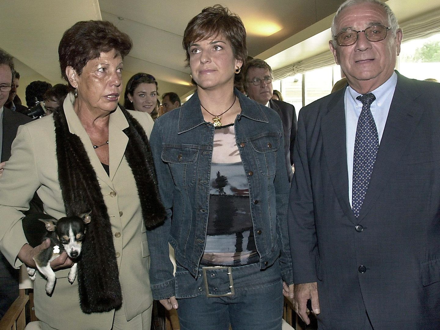 Arantxa Sánchez Vicario, con sus padres, Marisa y Emilio, en 2002. (EFE)