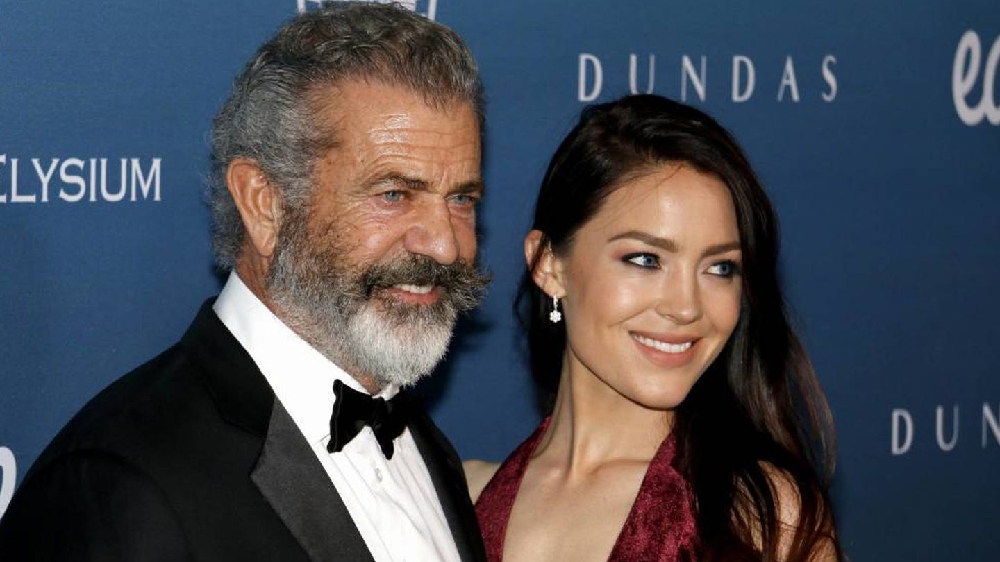   Mel Gibson y su novia Rosalind Ross. (Cordon Press)