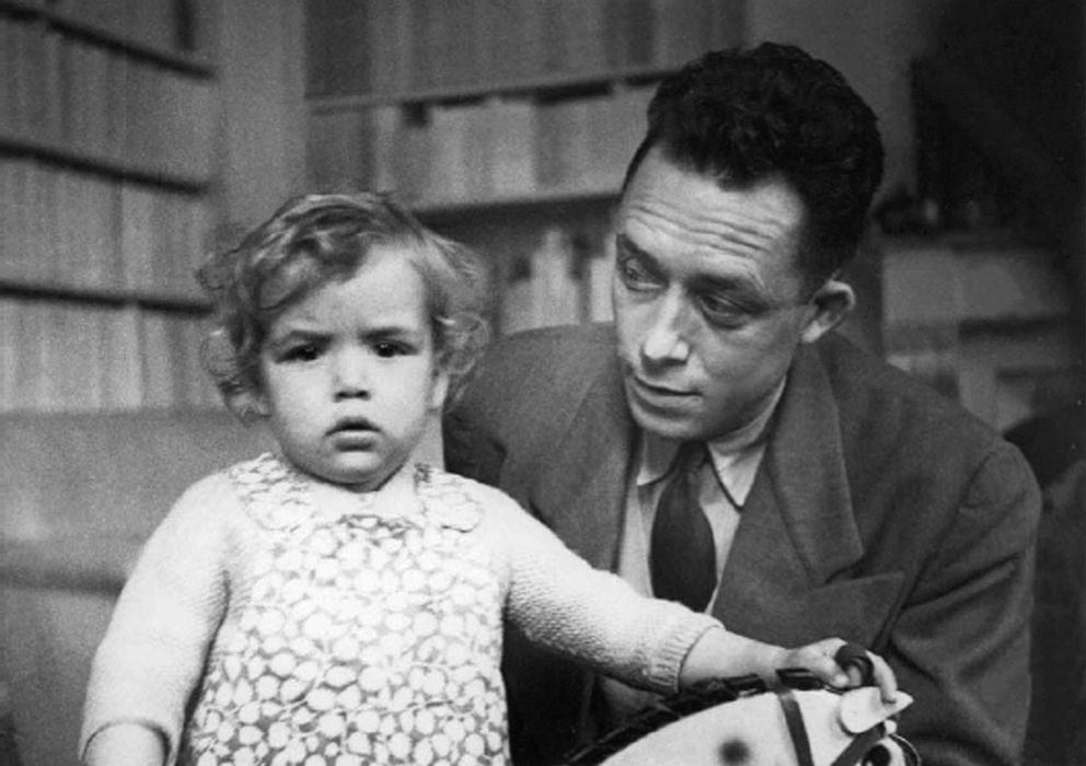 Foto: Albert Camus (en la foto con su hija Catherine) es uno de los tres ejemplos que toma Judt. (EFE)