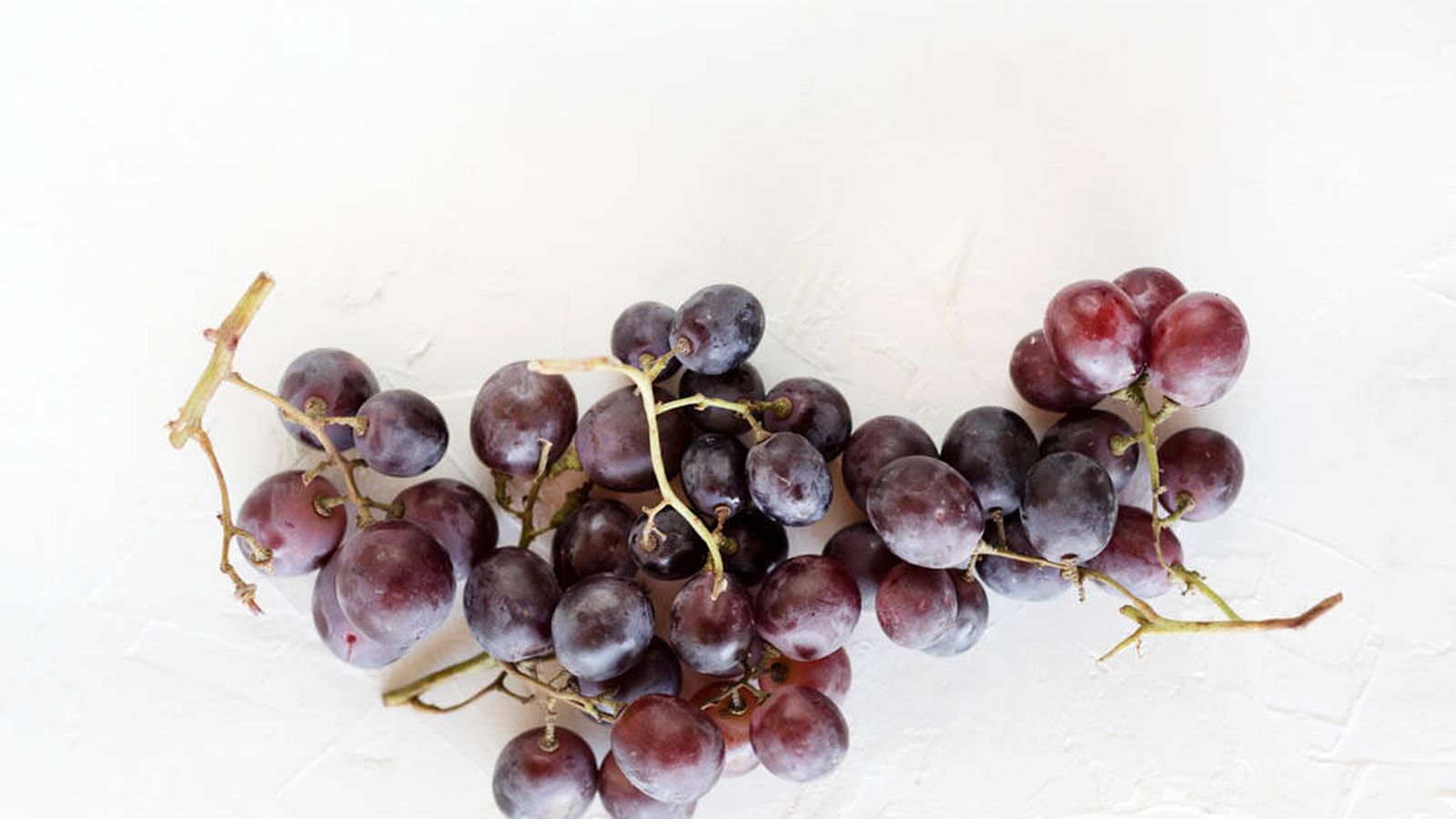 Foto: Quitar pepitas de uvas. (Snaps Fotografía)