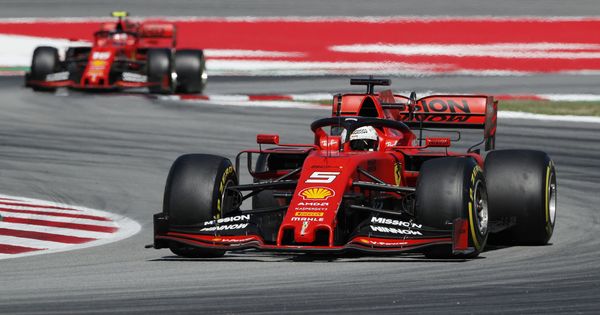 Foto: Sebastian Vettel (en primer plano) Charles Leclerc durante el Gran Premio de España de Fórmula 1. (Reuters)