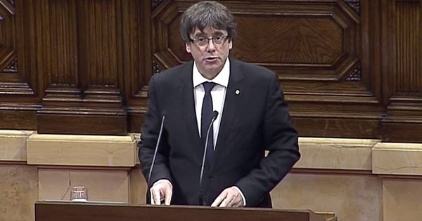 Foto: Puigdemont comparece en el Parlament. 