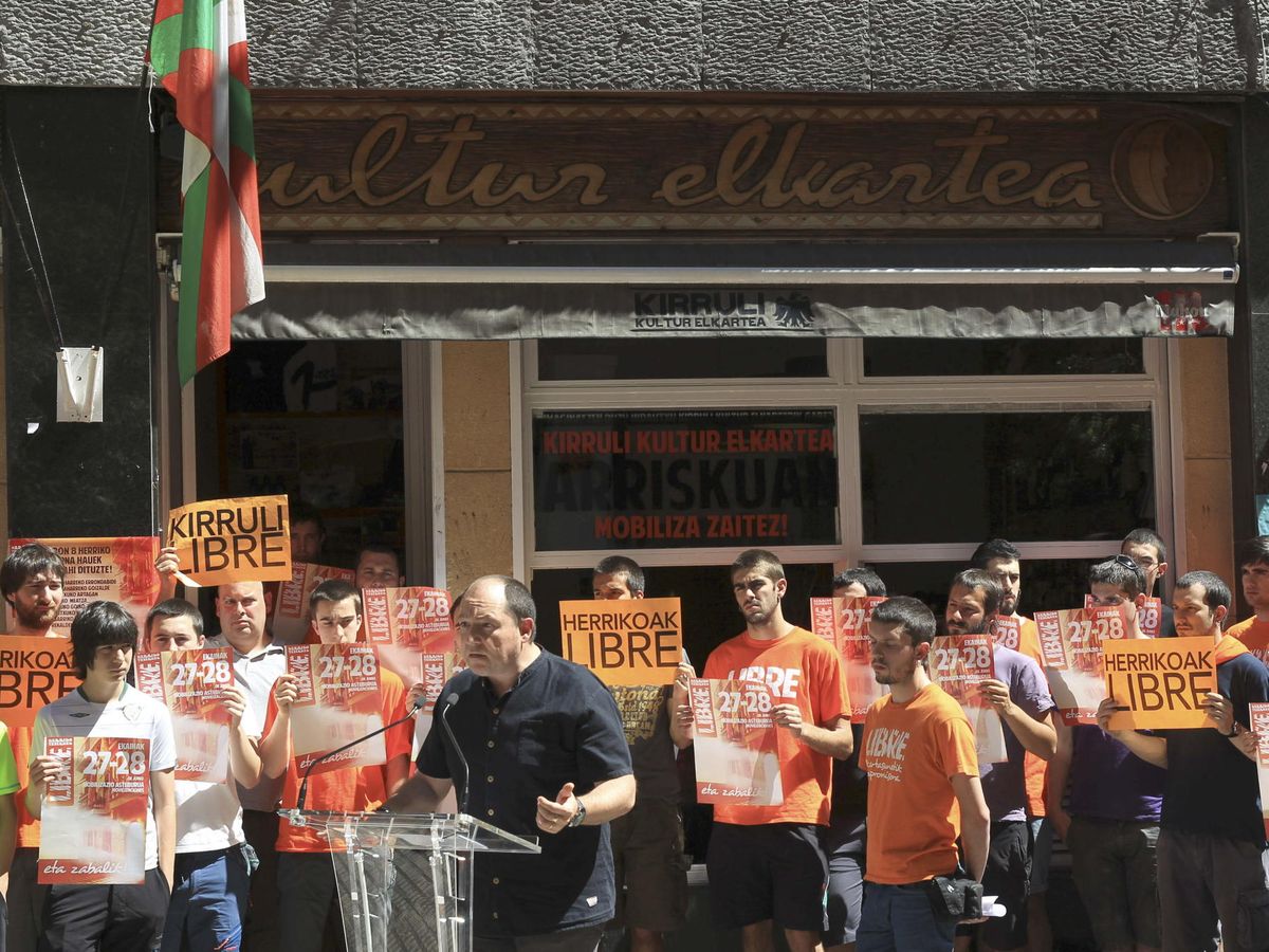 Foto: Una movilización en contra de la sentencia contra las 'herriko tabernas'. (EFE)