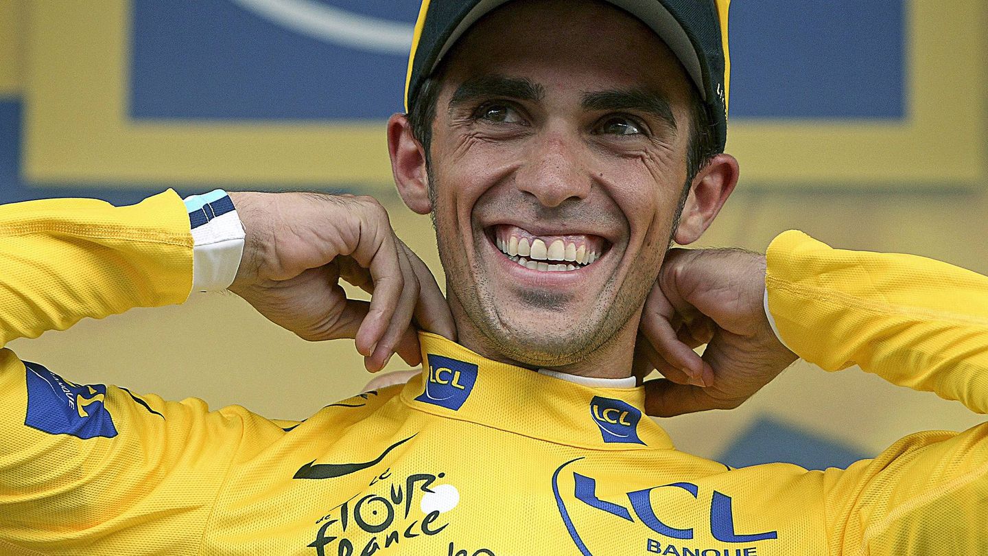 Alberto Contador, con el maillot amarillo de líder del Tour de Francia. (EFE)