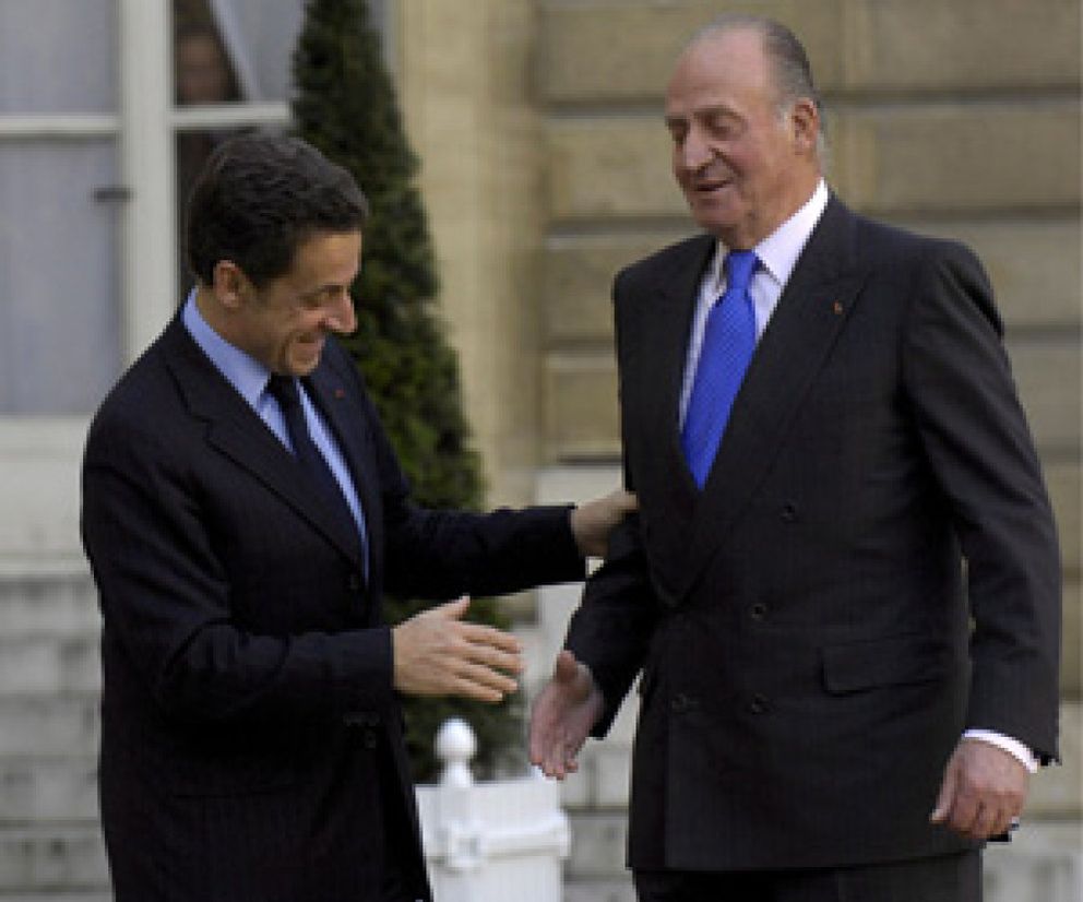 Foto: El Rey acude al Elíseo para un almuerzo con Nicolas Sarkozy