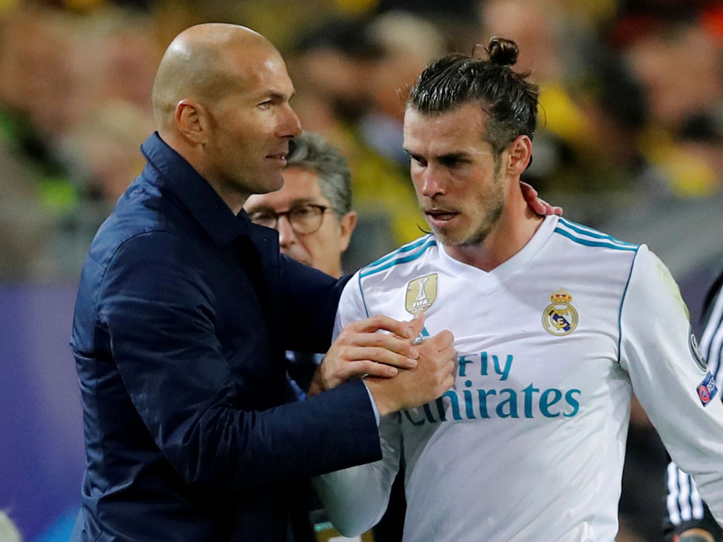 Bale se fue al banquillo con calambres. (Reuters)