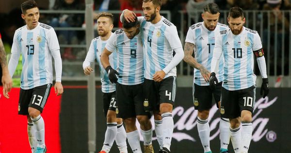 Foto: Los jugadores de Argentina celebran un gol en el amistoso jugado en Moscú ante Rusia el pasado mes de noviembre. (Reuters)