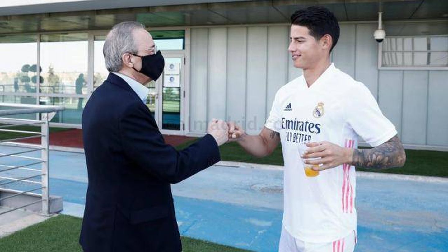 Florentino Pérez saluda a James Rodríguez en Valdebebas. (Foto Real Madrid)