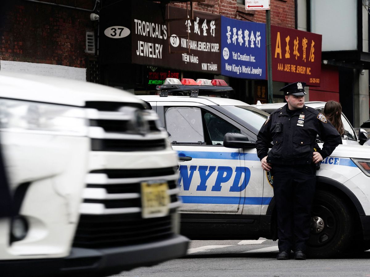 Foto: Un policía de Nueva York. (Reuters/Bing Guan) 