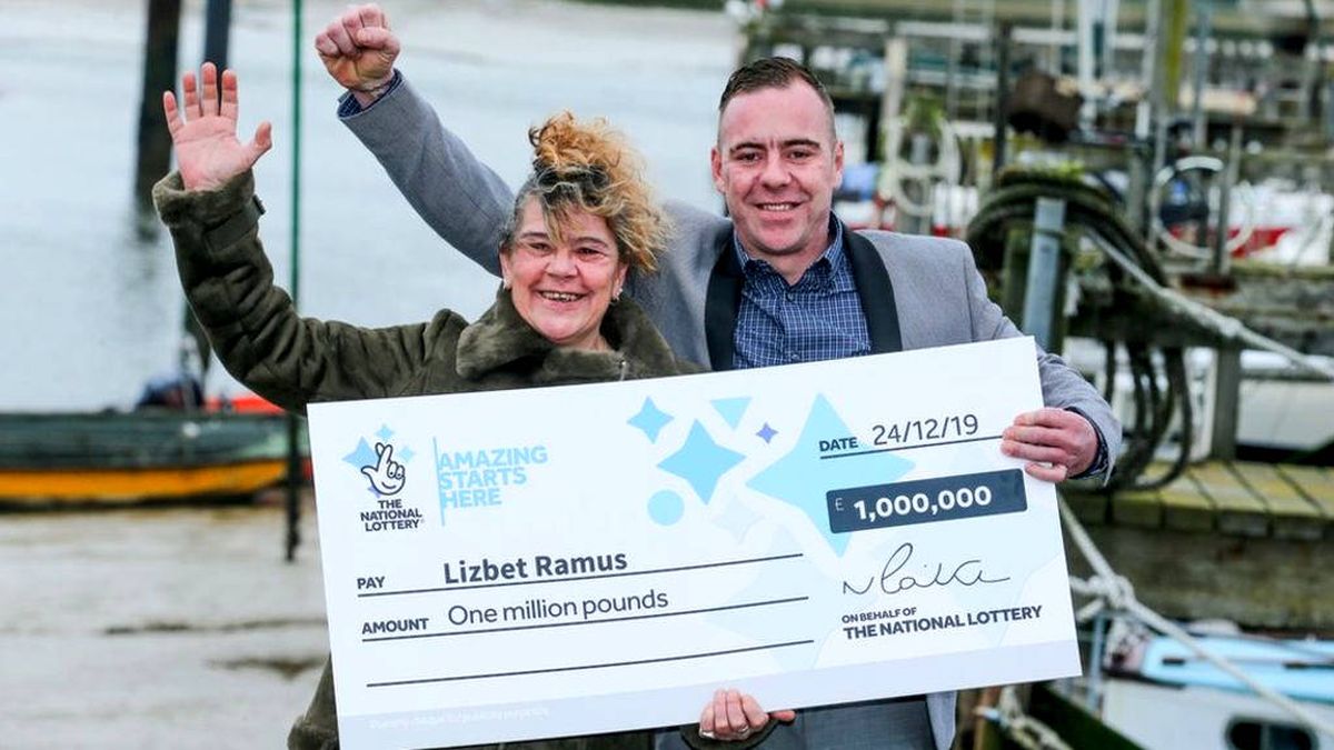 Ganó un millón a la lotería y asegura que fue gracias a su madre fallecida hace un año