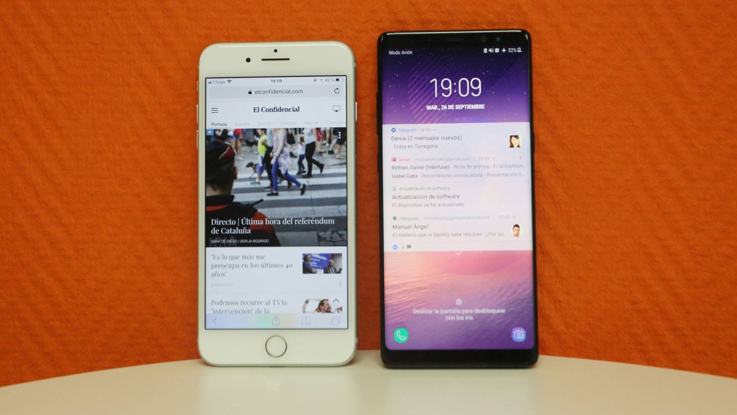 El nuevo iPhone 8 Plus, junto al Samsung Galaxy Note 8. (Foto: Enrique Villarino)