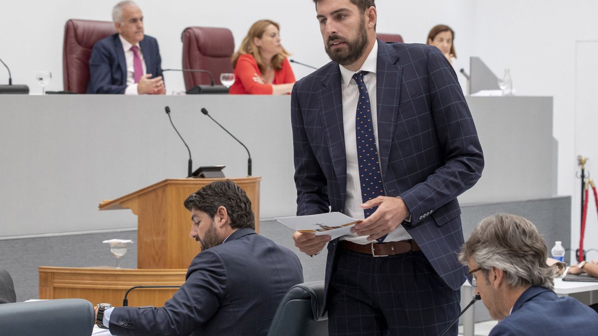 Vox planta al PP en Murcia e insiste en entrar en el Gobierno para apoyar a López Miras