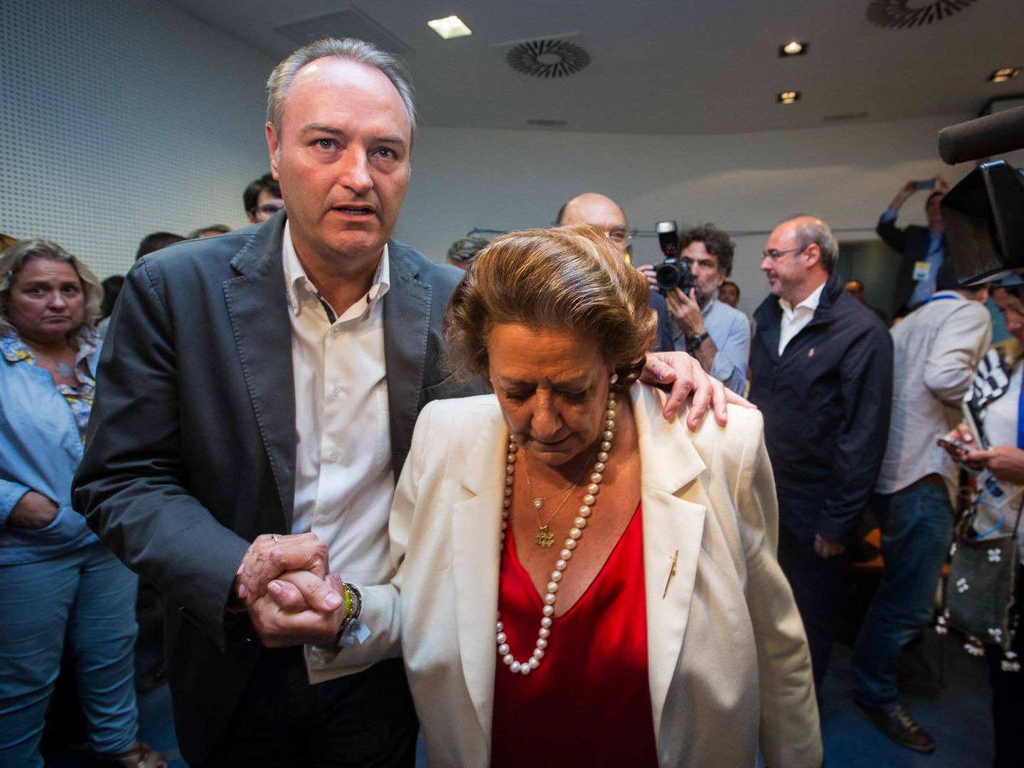 Fabra y Barberá, la noche electoral del 24-M de 2015, cuando perdieron Generalitat y alcaldía. (Biel Aliño)