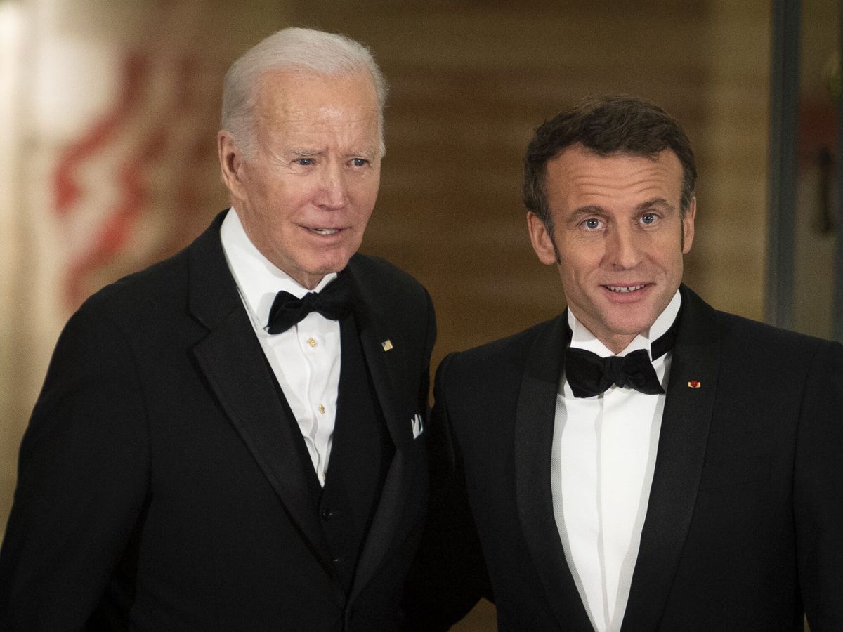 Foto: Joe Biden junto a Emmanuel Macron, el presidente francés, en su visita a la Casa Blanca. (EFE/EPA/Chris Kleponis)