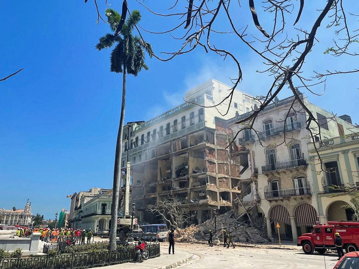 Una potente explosión destroza un hotel en el centro de La Habana. (Reuters/ Alexandre Meneghini) 