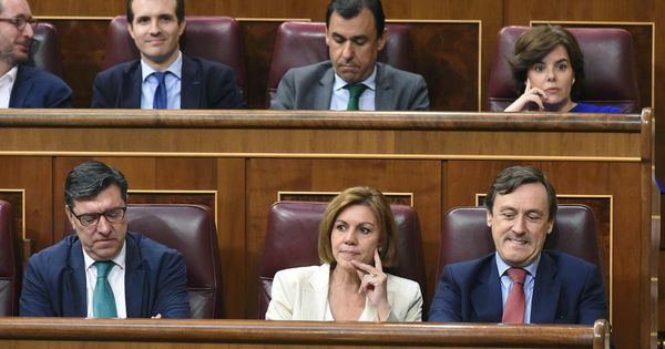 Foto: Santamaría y Cospedal este martes en el Congreso de los Diputados. (EFE)