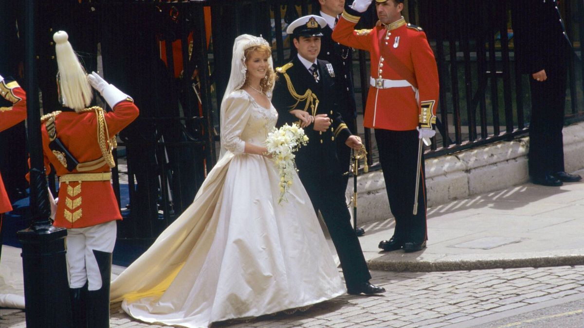 Los detalles que Sarah Ferguson quería en su vestido de novia para su boda con el príncipe Andrés y que fueron vetados