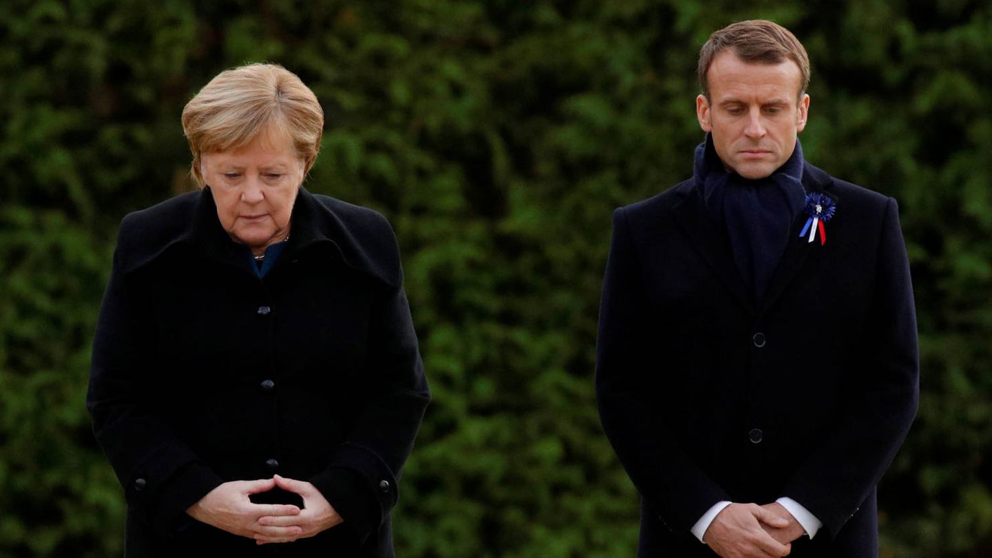 Emmanuel Macron y Angela Merkel en el aniversario del fin de la guerra. (Reuters)