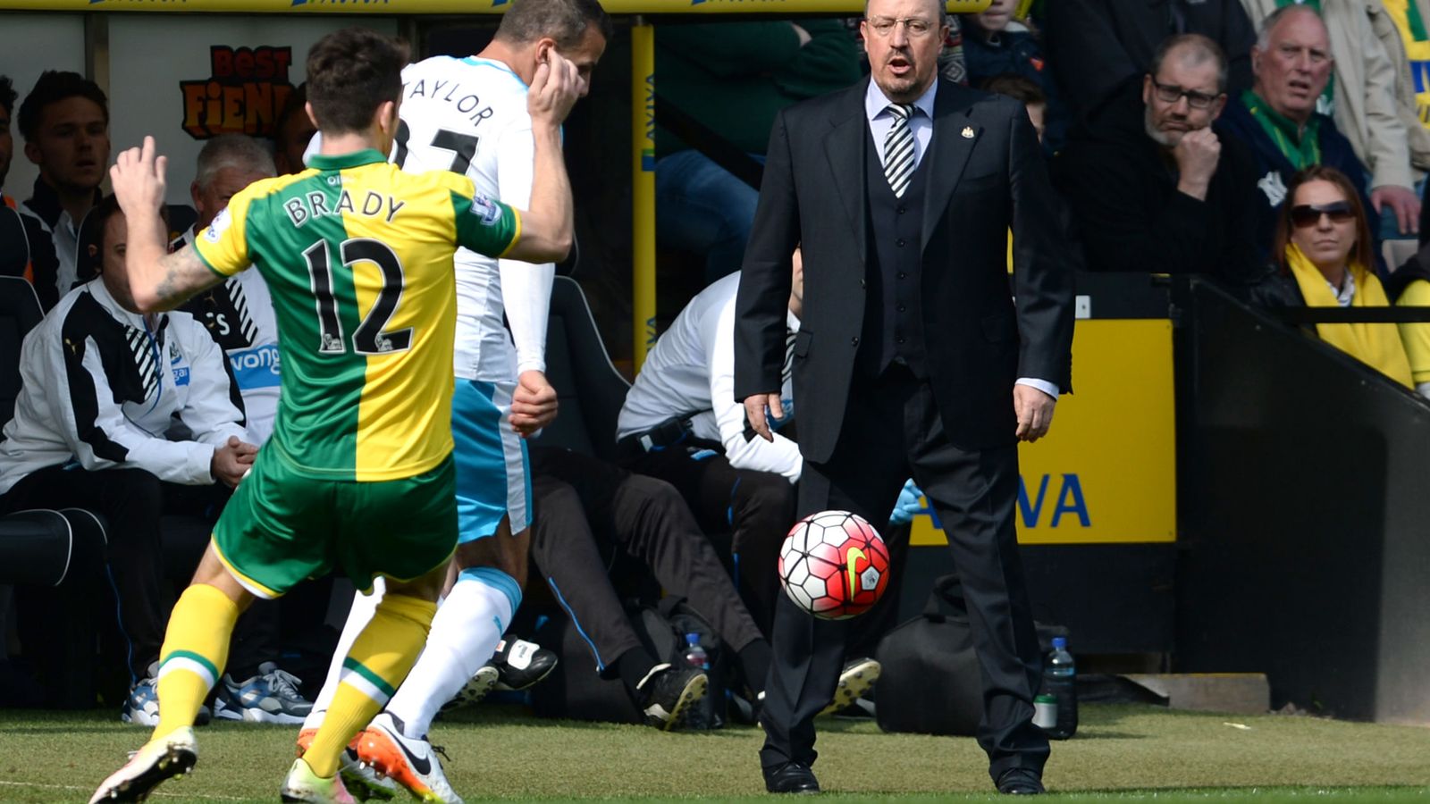 Foto: Rafa Benítez da instrucciones durante el Norwich City-Newcastle (Reuters)