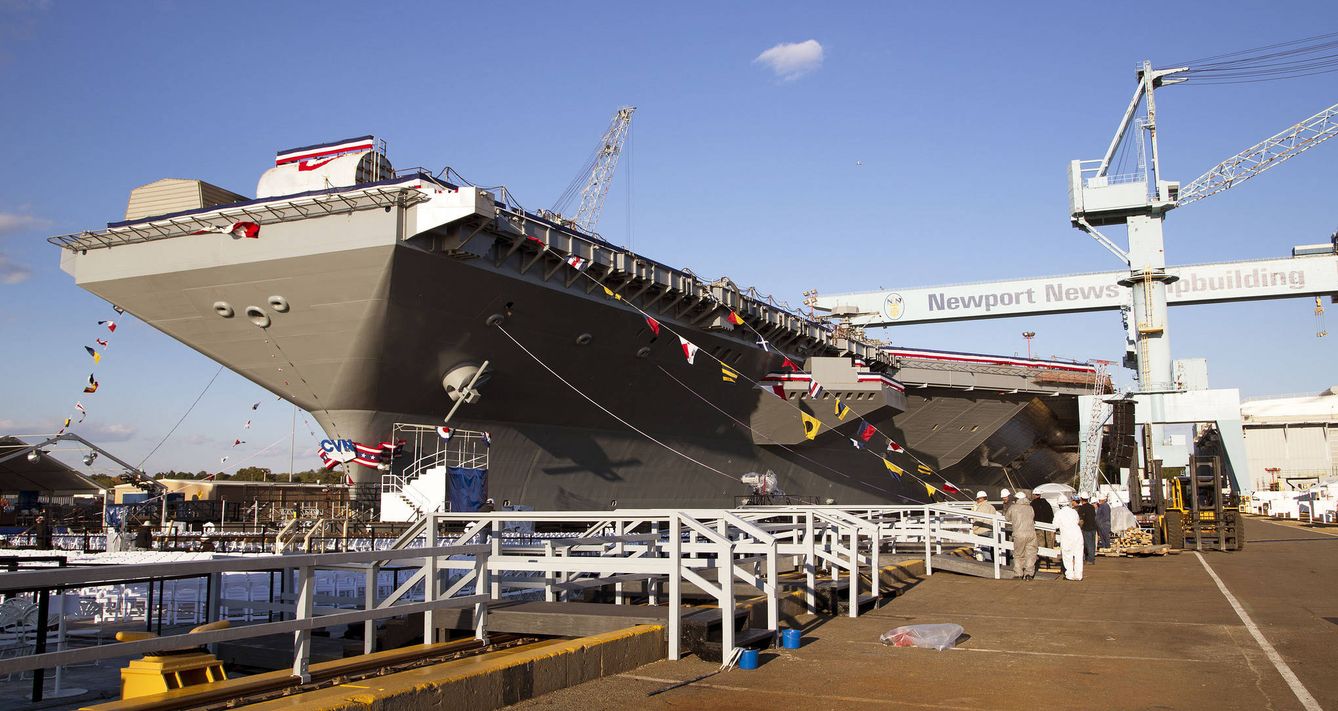 El USS Gerald Ford, en el astillero de Newport. (US Navy | Flickr)