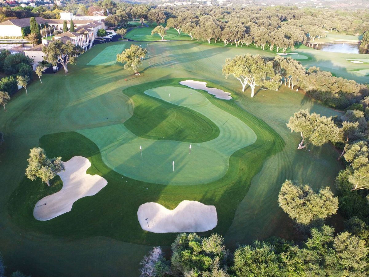 Foto: Zona de entrenamiento del mejor campo de golf español. (Club Valderrama)