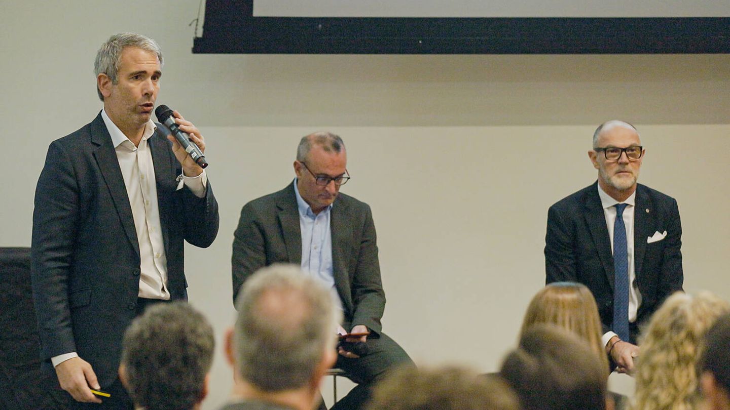 Gonzalo de Cadenas-Santiago (Mapfre Economics), Víctor Romero (moderador) y Mario Rappanello (Mediolanum)