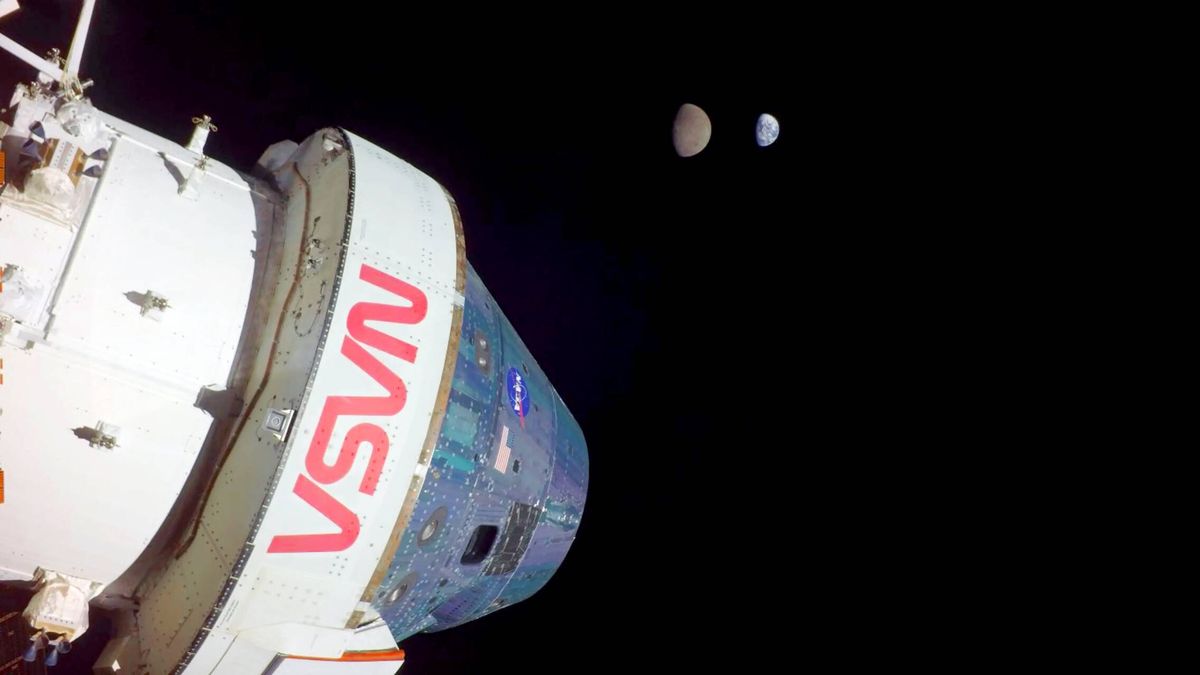 La NASA captura una imagen única de la Tierra, la Luna y su nave Orión