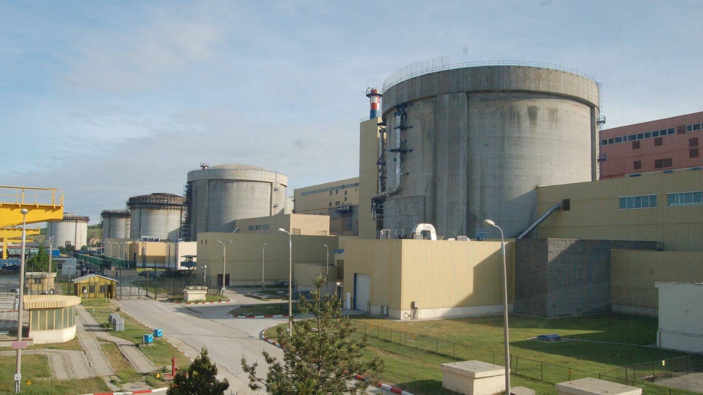 Diseñada en 1978, y operativa desde 1996, la única central nuclear de Rumanía en Cernavoda. (Nuclearelectrica / Facebook)