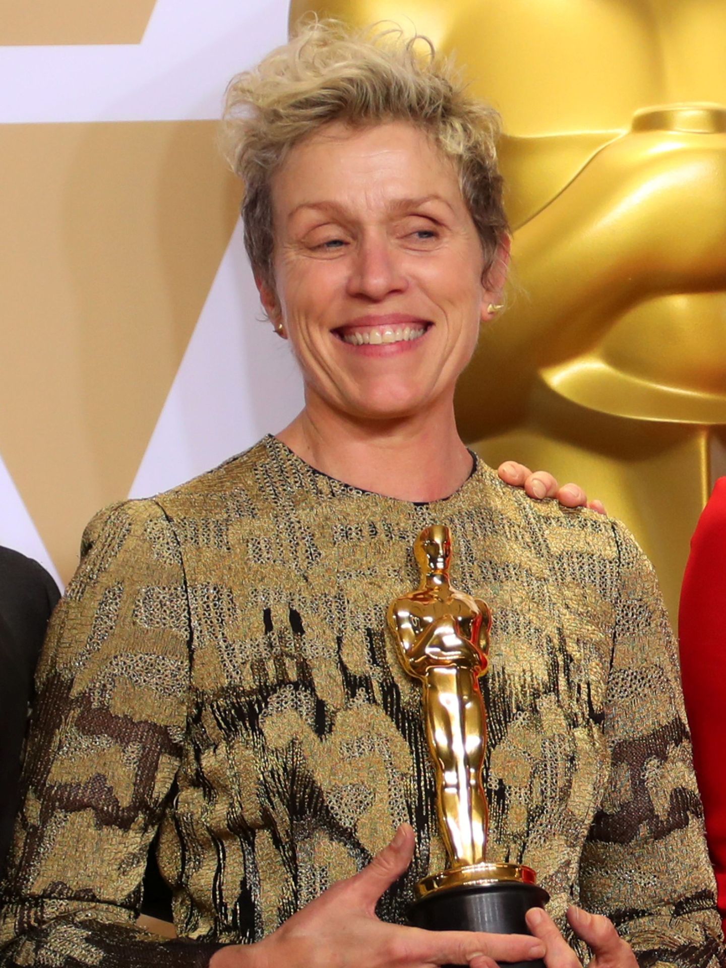 Frances McDormand, con su segundo Oscar. (Reuters/Mike Blake)