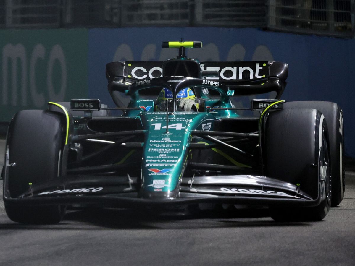 Foto: Fernando Alonso, en pleno Gran Premio de Singapur. (Reuters/Edgar Su)