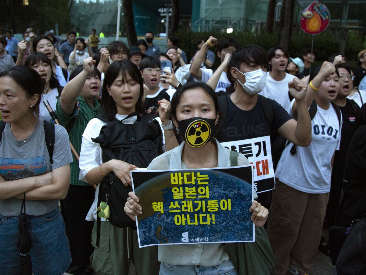 Foto: Protestas contra el vertido de aguas radiactivas en Seúl, Corea del Sur. (EFE/Jeon Heon-Kyun)