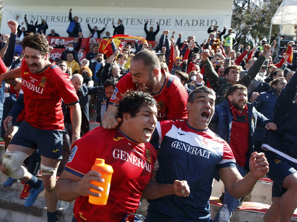 Foto: Los jugadores españoles celebran la clasificación al Mundial. (EFE/Sergio Pérez)