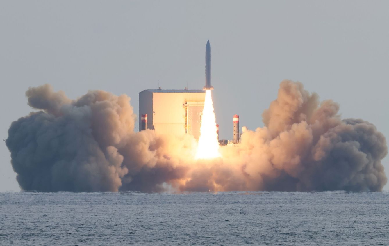 El tercer lanzamiento de Corea del Sur de un cohete espacial de combustible sólido. (EFE/Yonhap)