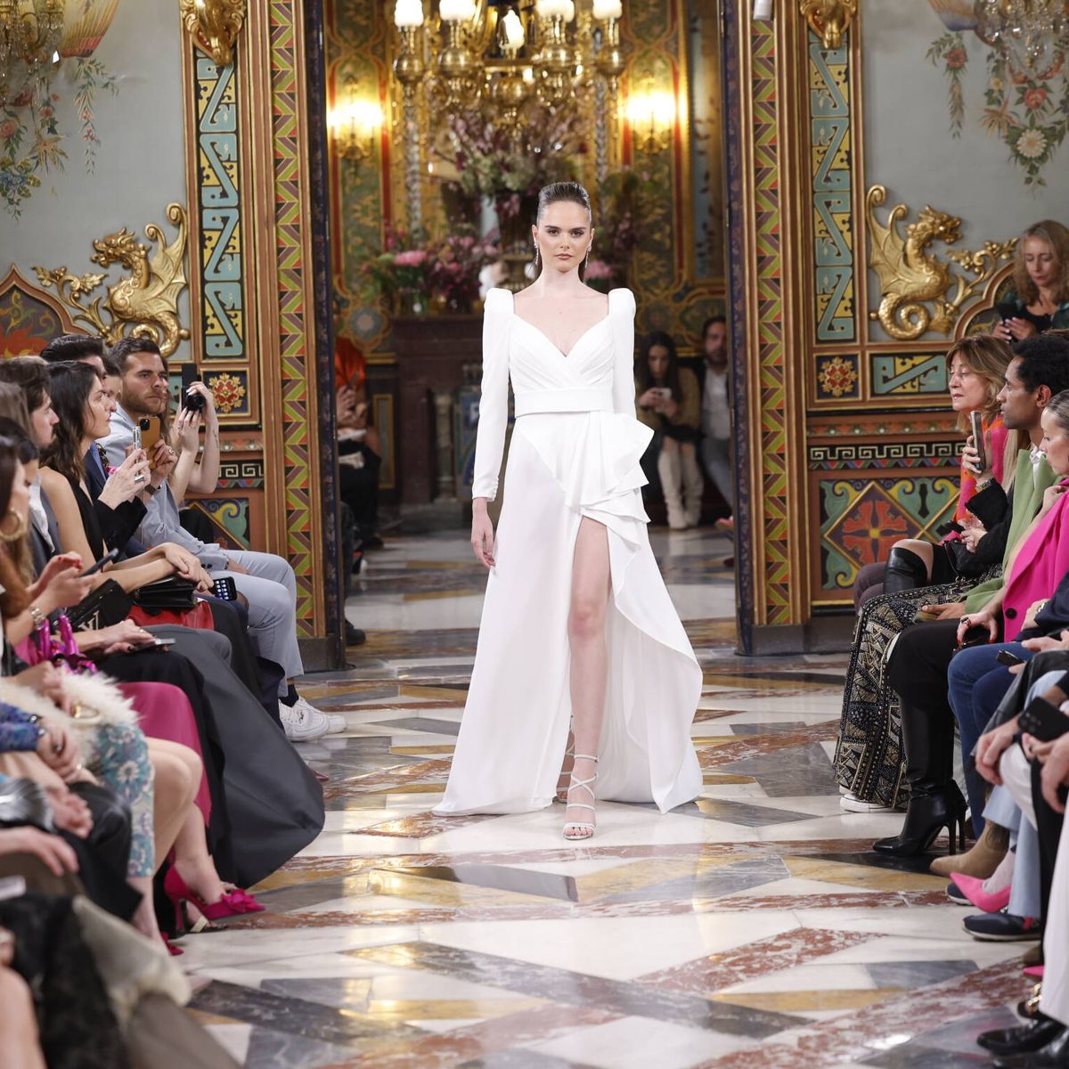 tendencias de moda para novias vistas la pasarela nupcial de Madrid